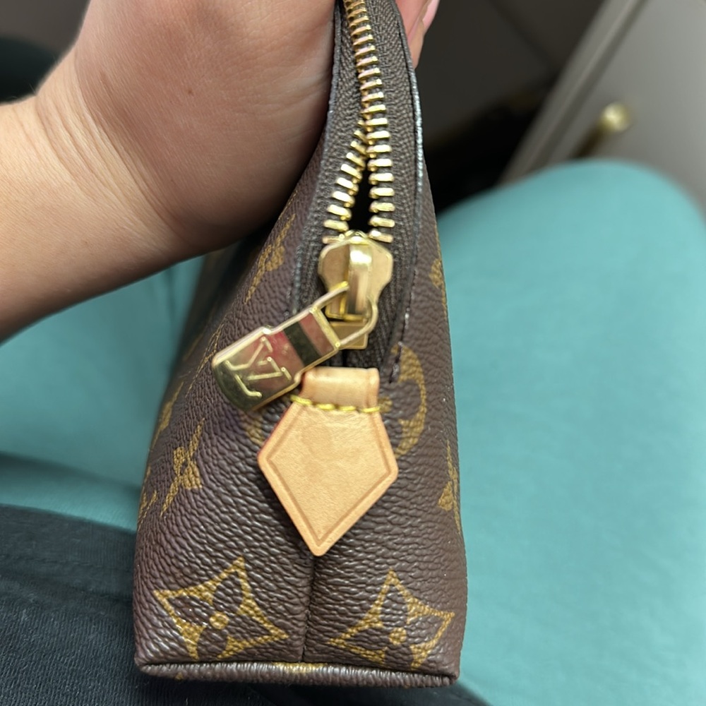 Louis Vuitton Cosmetic Pouch GM - Picture 8 of 10